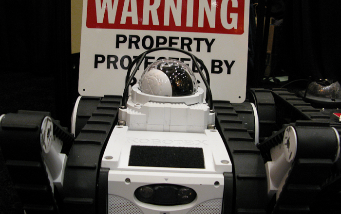 robot de sécurité au CES de Las Vegas en 2013 crédits : Intel Free press via Flickr licence CC