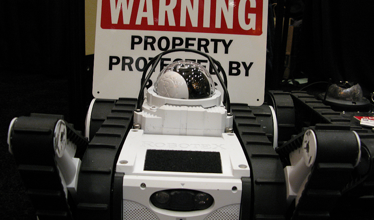 robot de sécurité au CES de Las Vegas en 2013 crédits : Intel Free press via Flickr licence CC