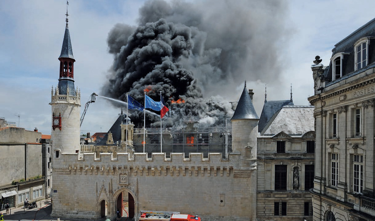 Feu hôtel de ville La Rochelle credit photo Xavier Léoty
