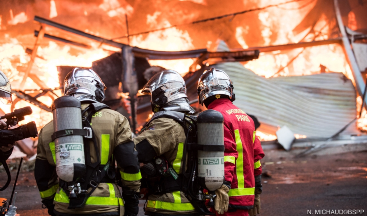 Violent incendie à Aubervilliers (Photo N.Michaud@BSPP) Violent incendie à Aubervilliers (Photo N.Michaud@BSPP)
