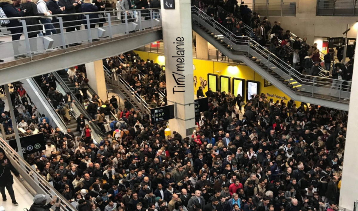Grève SNCF inopinée, Gare du Nord. (Photo Tim.Disney.Dreame twitter). Grève SNCF inopinée, Gare du Nord. (Photo Tim.Disney.Dreame twitter).