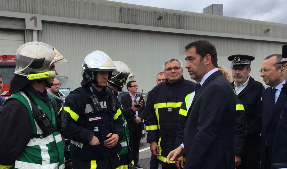 Lubrizol, Christophe Castaner (ministre de l’Intérieur) salue les intervenants. Photo d’illustration G.C. Lubrizol, Christophe Castaner (ministre de l'Intérieur) salue les intervenants. Photo d'illustration G.C.