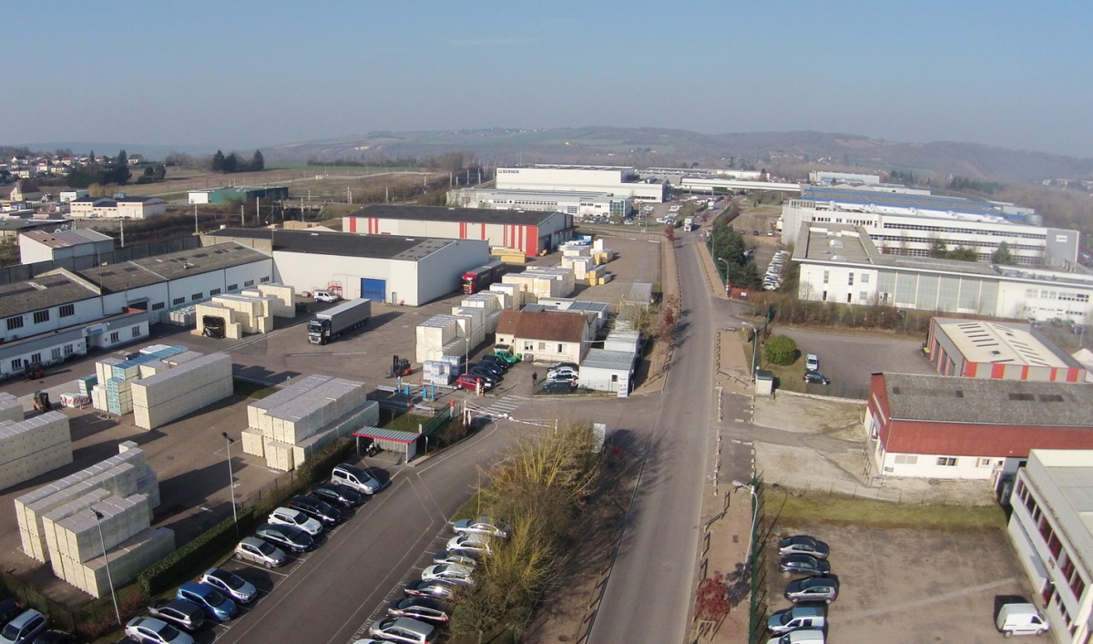 Image d'illustration de plateformes industrielles. (Ici celle de St-Julien-du-Sault Yonne, photo guy bourras cc ommons wikimedia).