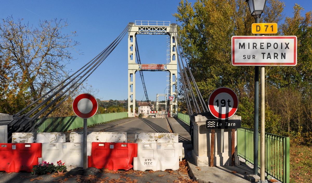 Pont de Mirepoix. (photo Don-vip wikimedia cc commons). Pont de Mirepoix. (photo Don-vip wikimedia cc commons).