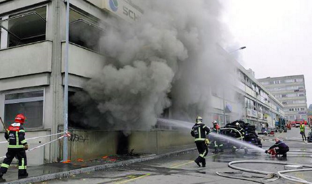 Incendie d’archives de Lausanne. (Crédits photo Éric Jaquerod). Incendie d'archives de Lausanne. (Crédits photo Éric Jaquerod).