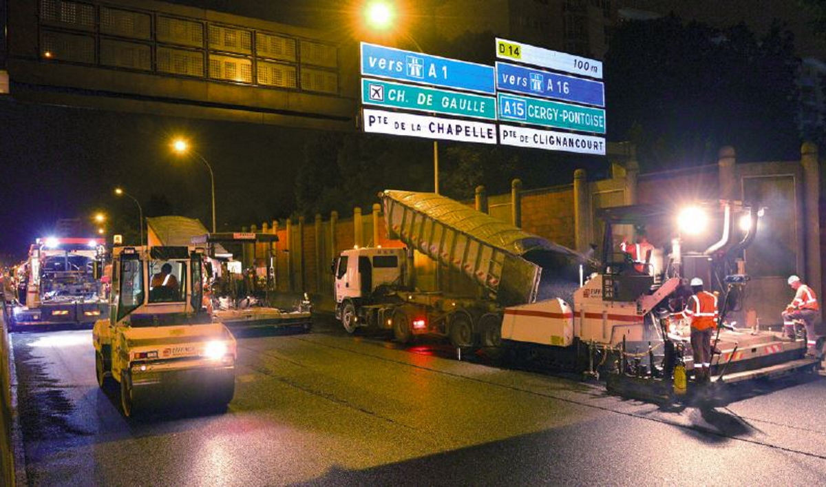Pose d'enrobés phoniques sur le périphériques parisien, suppression du risque chimique. (Photo G.Tordjman/Eiffage Infrastructures).