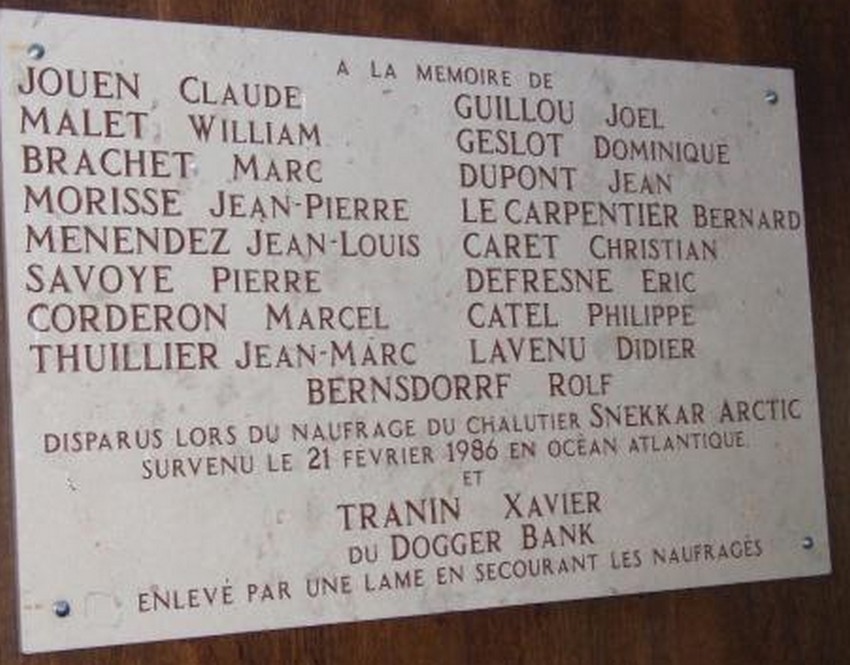 Naufrage Snekkar Arctic, plaque des victimes - Crédit : DR