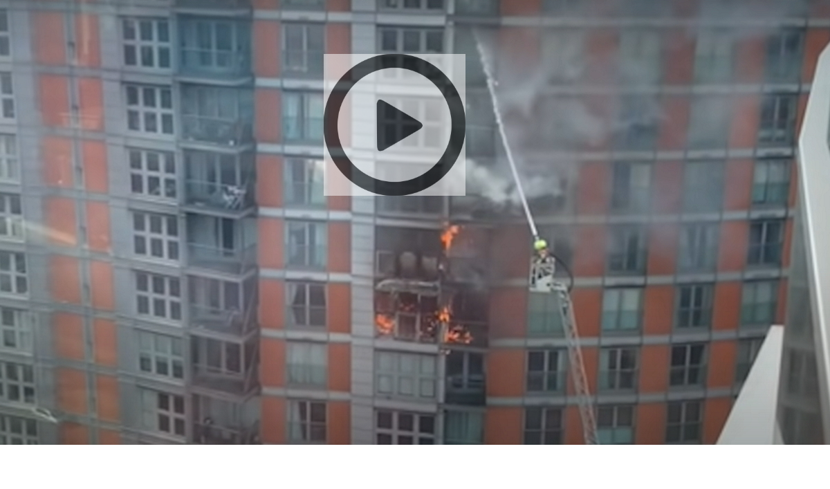Incendie d’IGH dans le quartier Poplar à Londres – Capture You Tube Incendie d'IGH dans le quartier Poplar à Londres - Capture You Tube