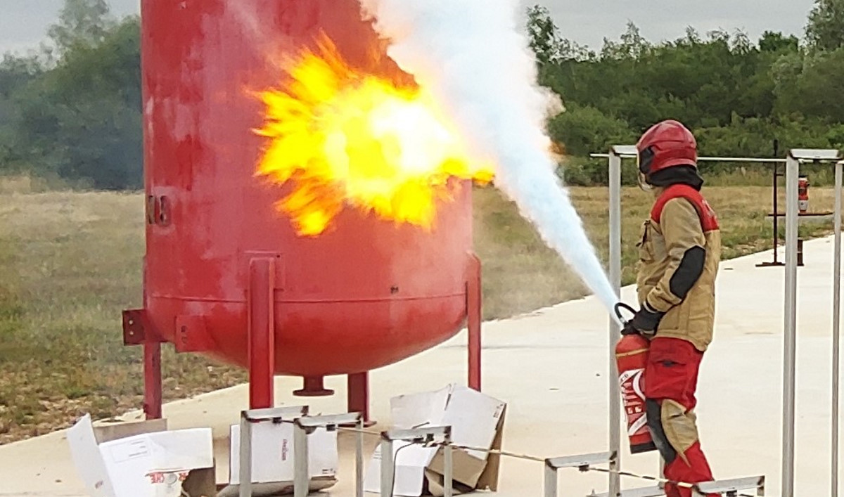 Intervention sur fuite d'H2 enflammée : révéler la flamme - Crédit CNPP