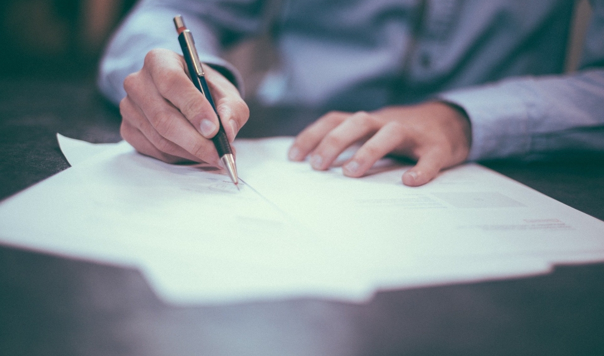 Signature d’un contrat d’assurance risque cyber PME et ETI. (Photo d’illustration Free-Photos _ Pixabay CC). Signature d'un contrat d'assurance risque cyber PME et ETI. (Photo d'illustration Free-Photos _ Pixabay CC).