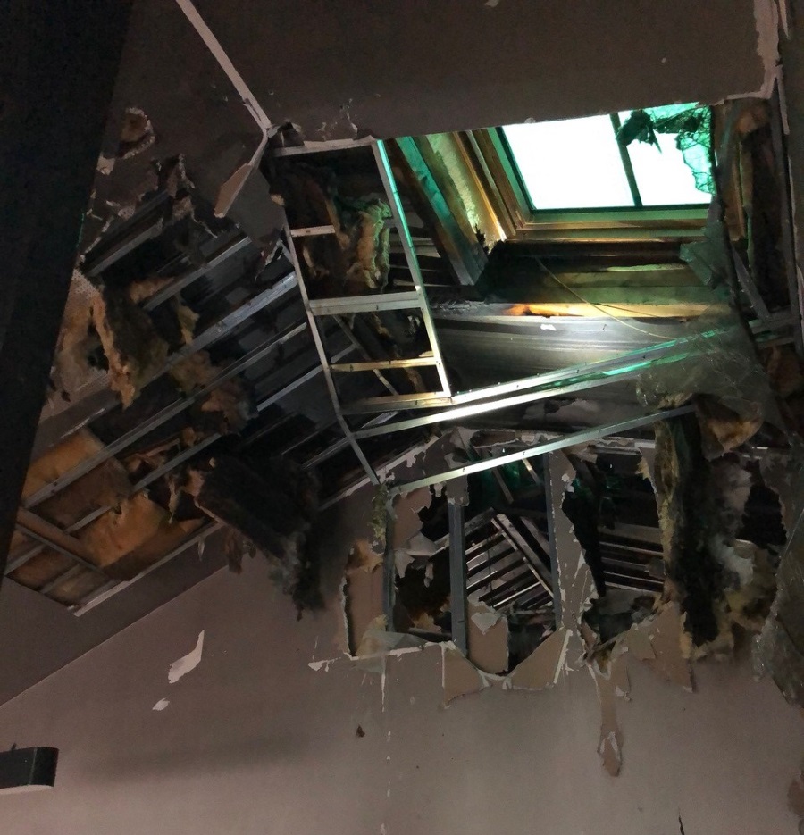 Incendie du cinéma 32 à Auch - enchevêtrement des couches isolant - Crédit: René Dosne/Face au Risque