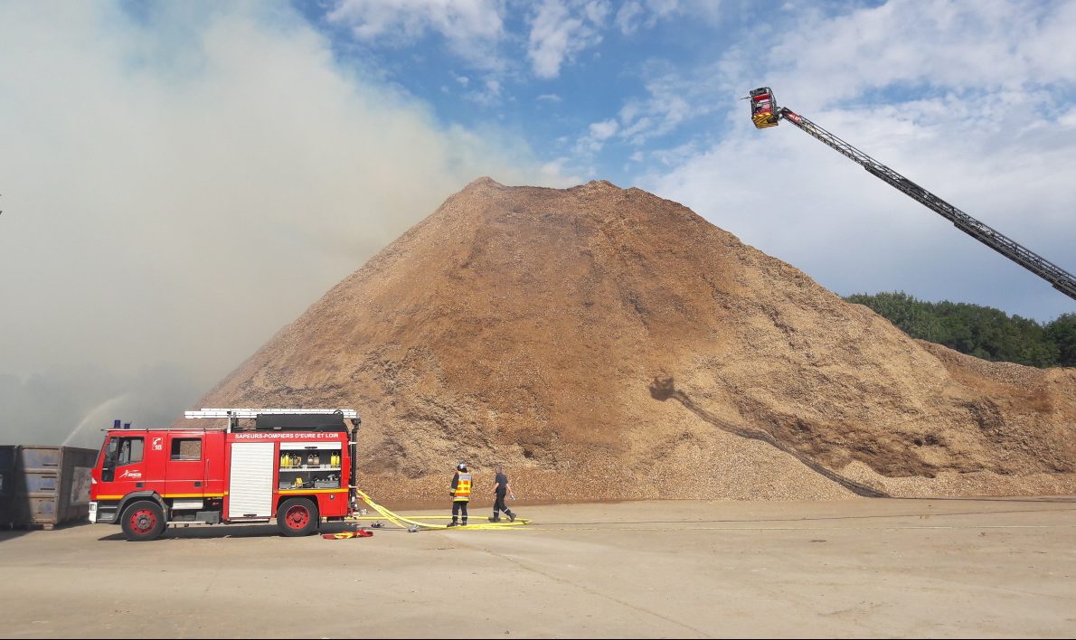 Accidentologie Secteur Déchets - Incendie tas de copeaux de bois-Aria 50270-crédit : Dréal Centre-Val de Loire