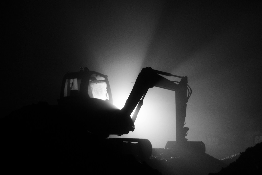 Engin de chantier, la nuit - daniel gyorffyEyeEm-AdobeStock