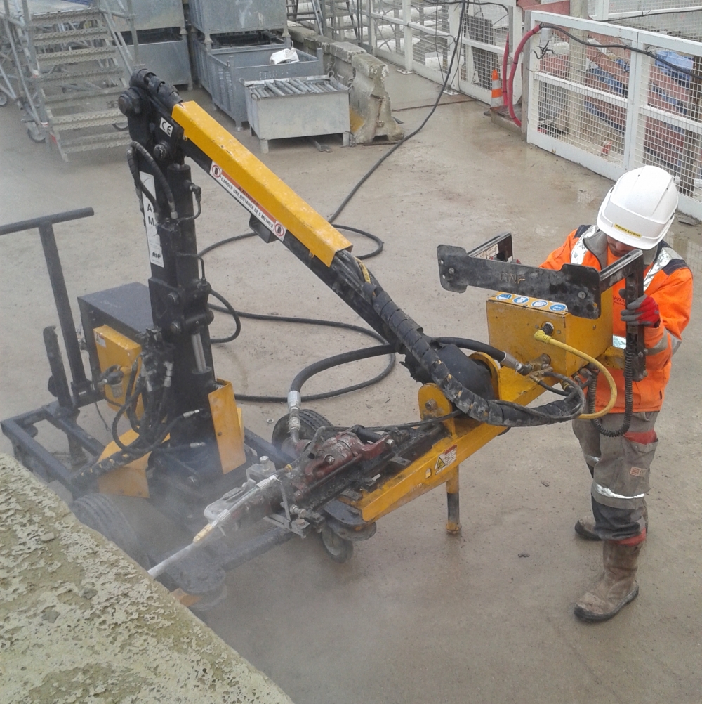 Robot perforateur pour prévenir les TMS. Photo Groupe Eiffage
