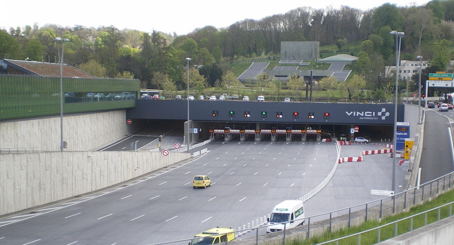 Entrée du tunnel de l'A86 côté Rueil-Malmaison-Crédit : Akiry-Wikimedia Commons