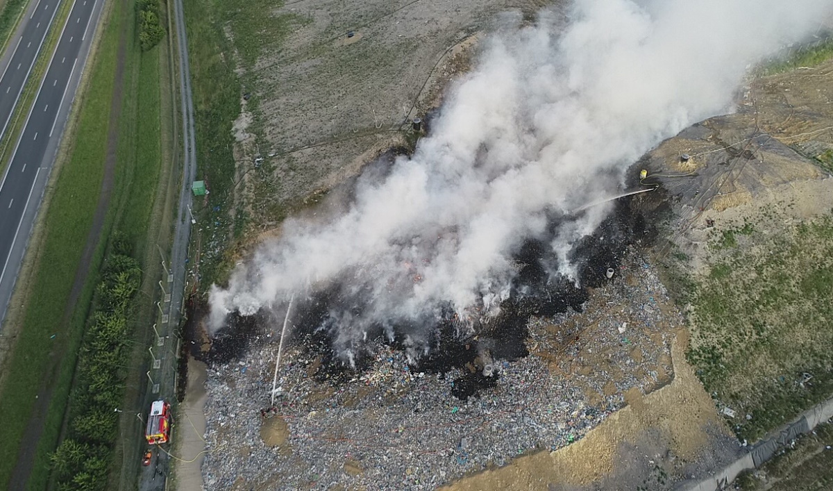 Incendie dans un casier d’une ISDND à Curgies (Nord) en mai 2020 (Aria 5546) - Crédit Sdis59