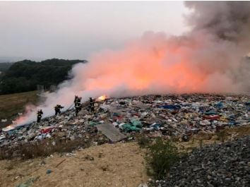 Incendie dans une ISDND à Pavie (Gers) en juin 2020 (Aria 55666) - Crédit : Dreal Occitanie