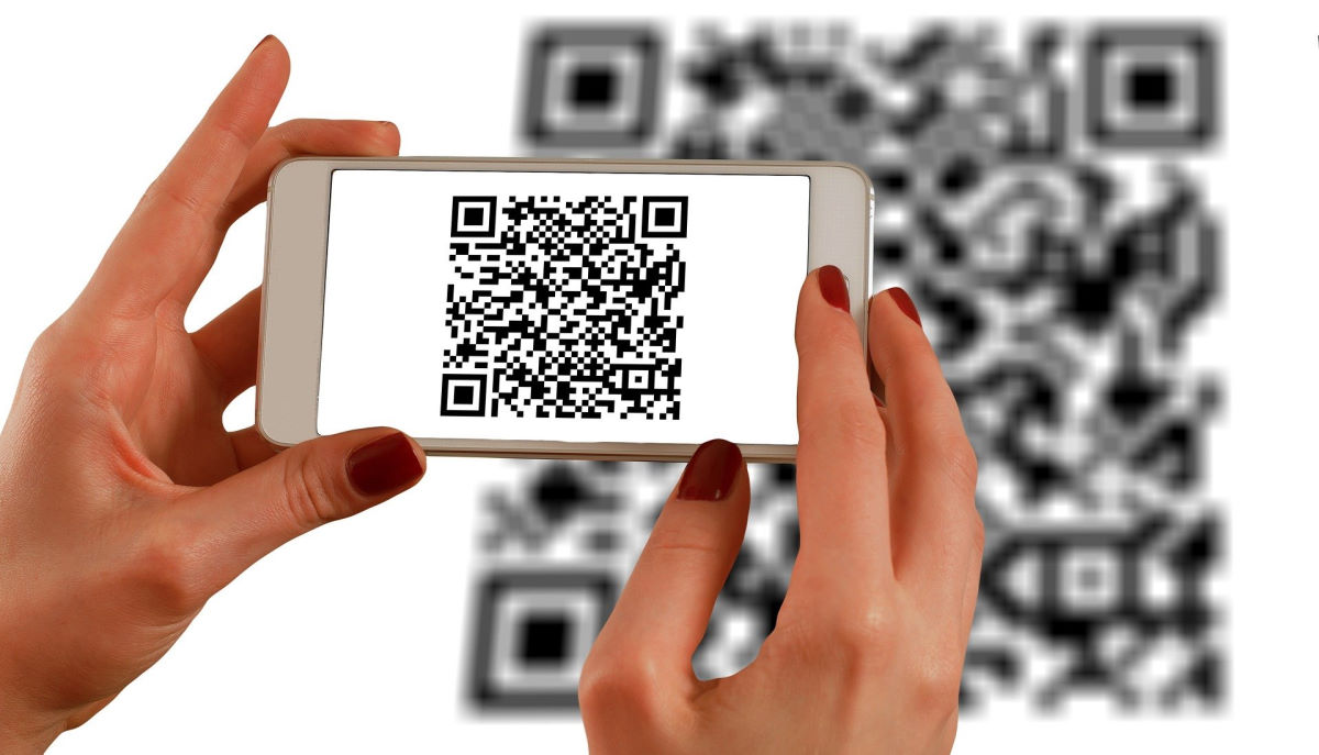 Lecture d'un QR code avec un smartphone. Crédit : Pixabay Geralt