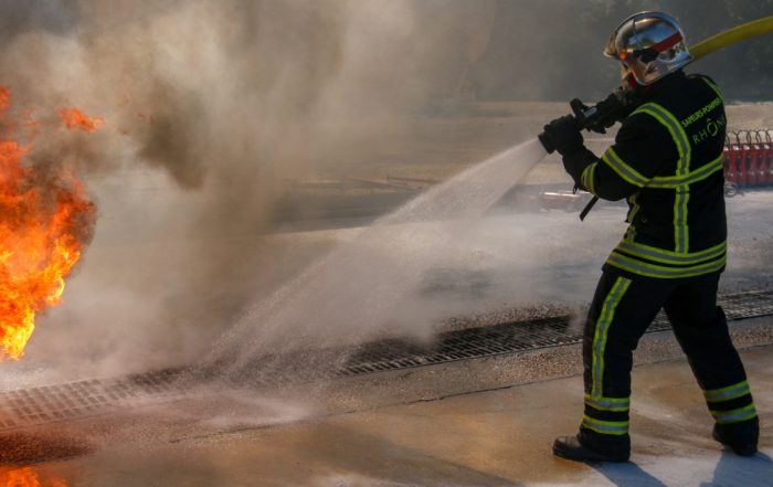 Défense incendie - calcul des besoins en eau d'extinction - Crédit : Mathieu/AdobeStock