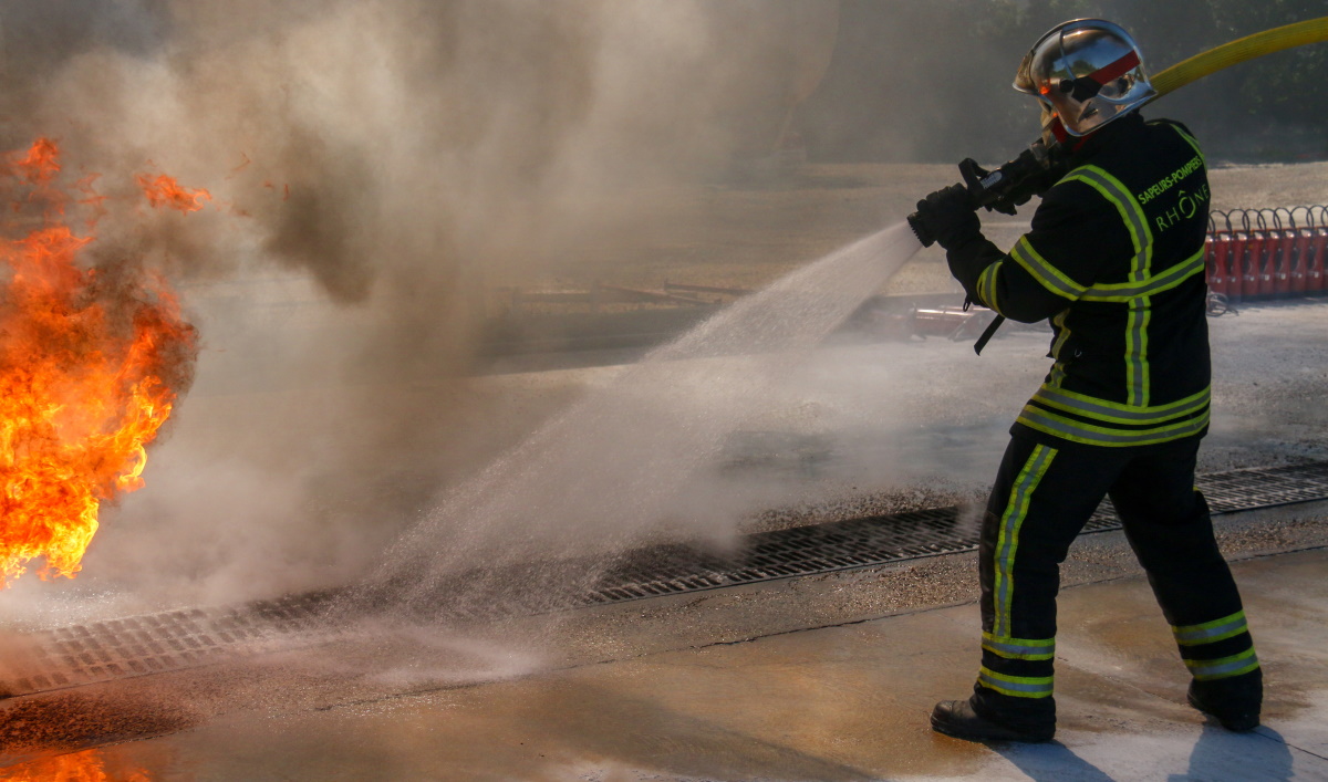 Défense incendie - calcul des besoins en eau d'extinction - Crédit : Mathieu/AdobeStock