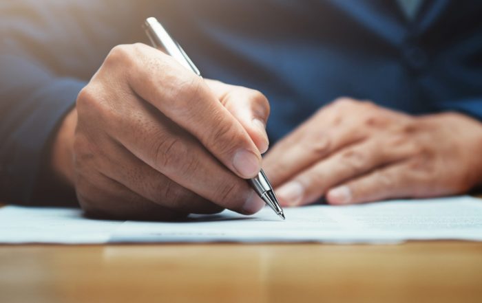Signature plan de prévention - Crédit : lovelyday12-AdobeStock