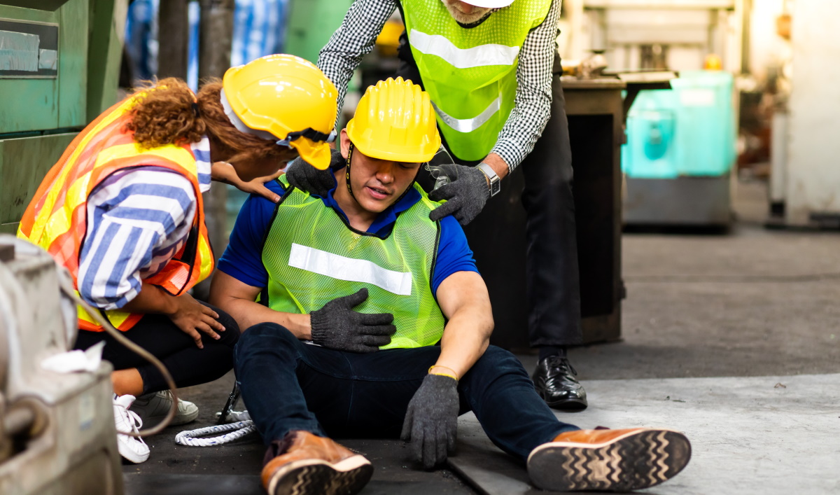 Transport de blessé léger en entreprise - Crédit : NVB Stocker-AdobeStock