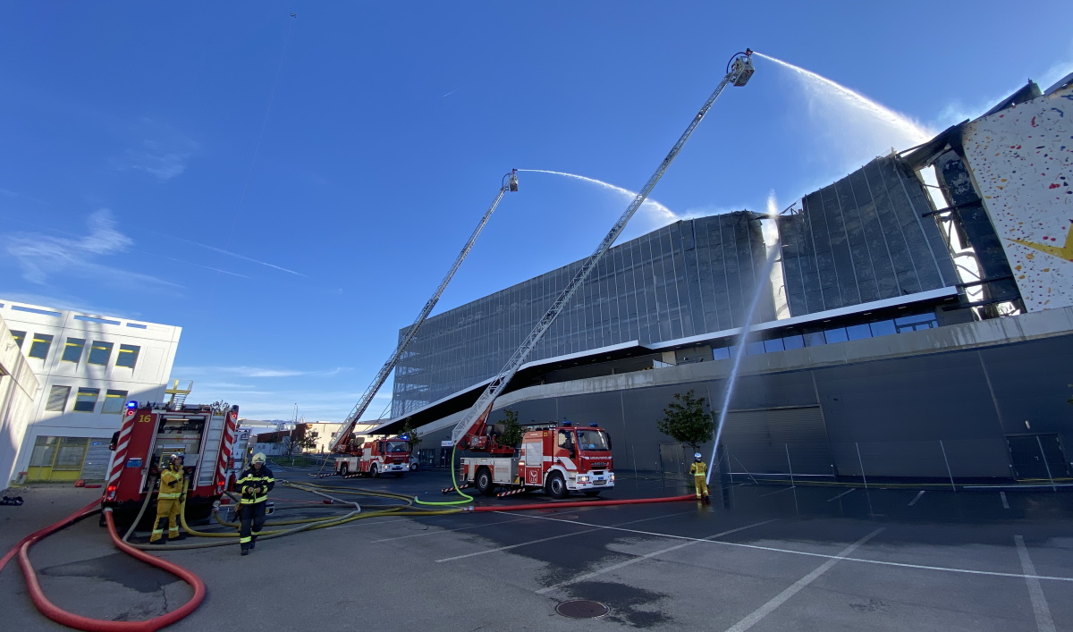Incendie à Meyrin-Satigny (Suisse)-crédit : Incendie Secours Genève