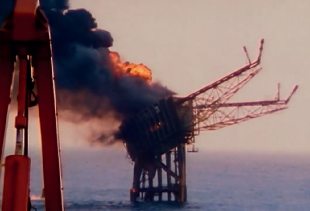 Image de l'accident de la plateforme pétrolière Piper Alpha du 6 juillet 1988, qui a débouché sur des avancées en matière de culture de prévention. (Capture d'écran Smithsonian Channel).