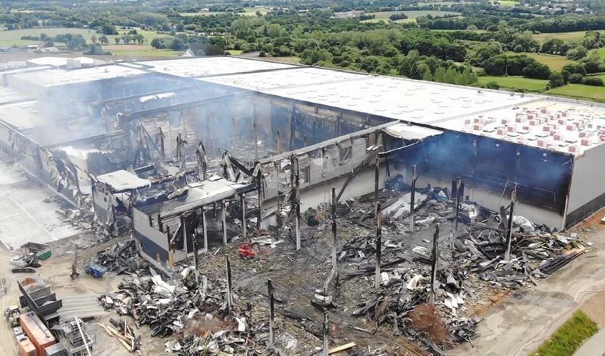 Incendie de la plateforme logistique de Lidl à Plouagat (22) en construction – Crédit : Cellule appui drone Sdis22 Incendie de la plateforme logistique de Lidl à Plouagat (22) en construction - Crédit : Cellule appui drone Sdis22