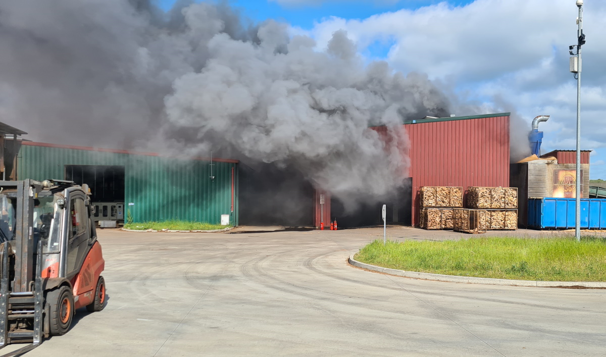 Incendie d'une usine de fabrication de bois de chauffage à Buzançais (Indre) le 7 mai 2021 - Source Barpi