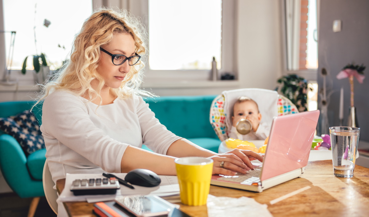 Télétravail un mode d'organisation inégalitaire ou inclusif ?- Crédit : kerkezz-AdobeStock-2