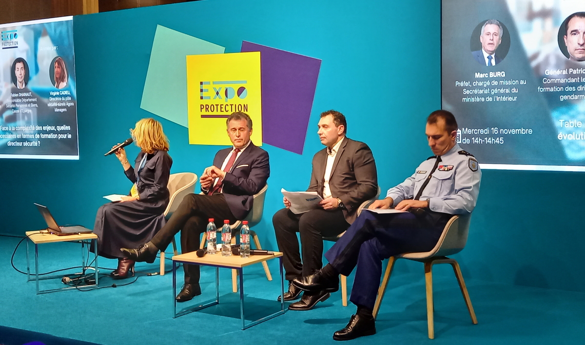 La formation du directeur sécurité – sûreté à la cybersécurité au centre d’une table ronde Agora lors d’ExpoProtection 2022 . (Crédit photo : Eitel Mabouong _ Face au Risque). La formation du directeur sécurité - sûreté à la cybersécurité au centre d'une table ronde Agora lors d'ExpoProtection 2022 . (Crédit photo : Eitel Mabouong _ Face au Risque).