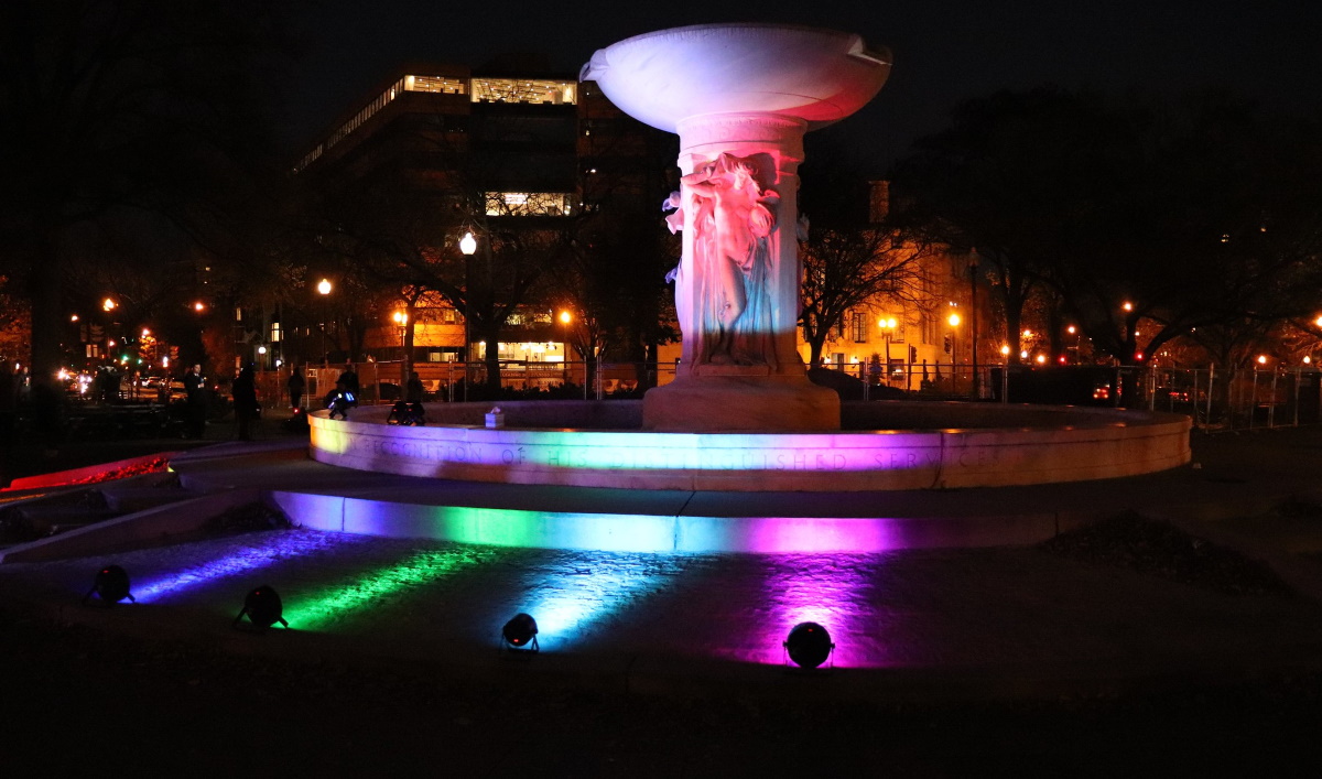 Veillée en hommage aux victimes de la tuerie du Club Q à Colorado Springs-Crédit :Elvert Barnesjpg-Flickr-Cc