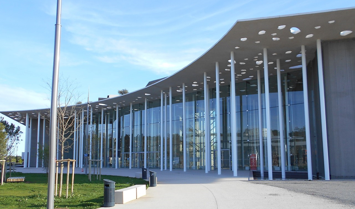 Fausse alerte attentat à la faculté de médecine de Montpellier, sur le site de l'hôpital Arnaud de Villeneuve. (Crédit photo Vpe _ Wikimedia_Commons).