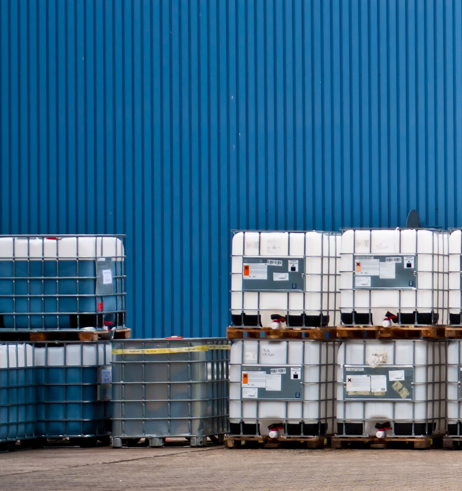 IBC container for transportation with a blue colored cladding on the wall