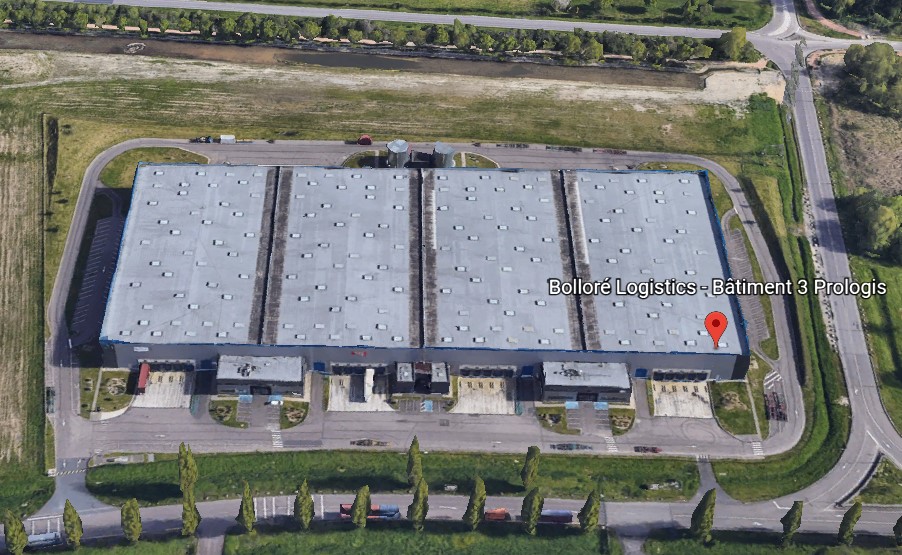 Disposition de l'entrepôt Bolloré Logistics à Grand-Couronne. Capture Google Earth.