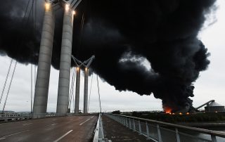 Fumée sur le pont Flaubert de Rouen - Crédit: jeanfranois/AdobeStock