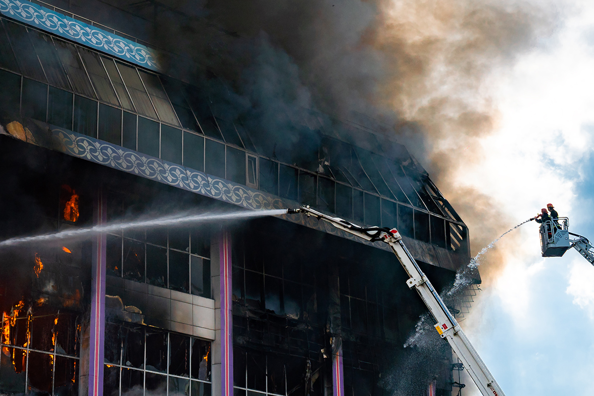 Burning building in thick toxic smoke – Crédit: Vastram-AdobeStock Burning building in thick toxic smoke - Crédit: Vastram-AdobeStock