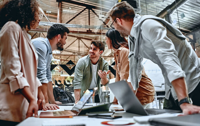 Young business people in office - Crédit: Vasyl/AdobeStock