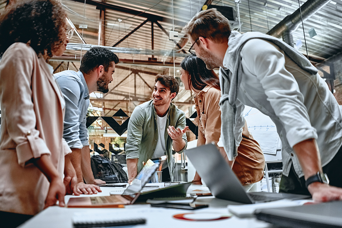 Young business people in office - Crédit: Vasyl/AdobeStock