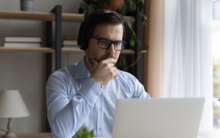 Espionnage-Reconnaître une visioconférence non sécurisée-Crédit : fizkes-AdobeStock