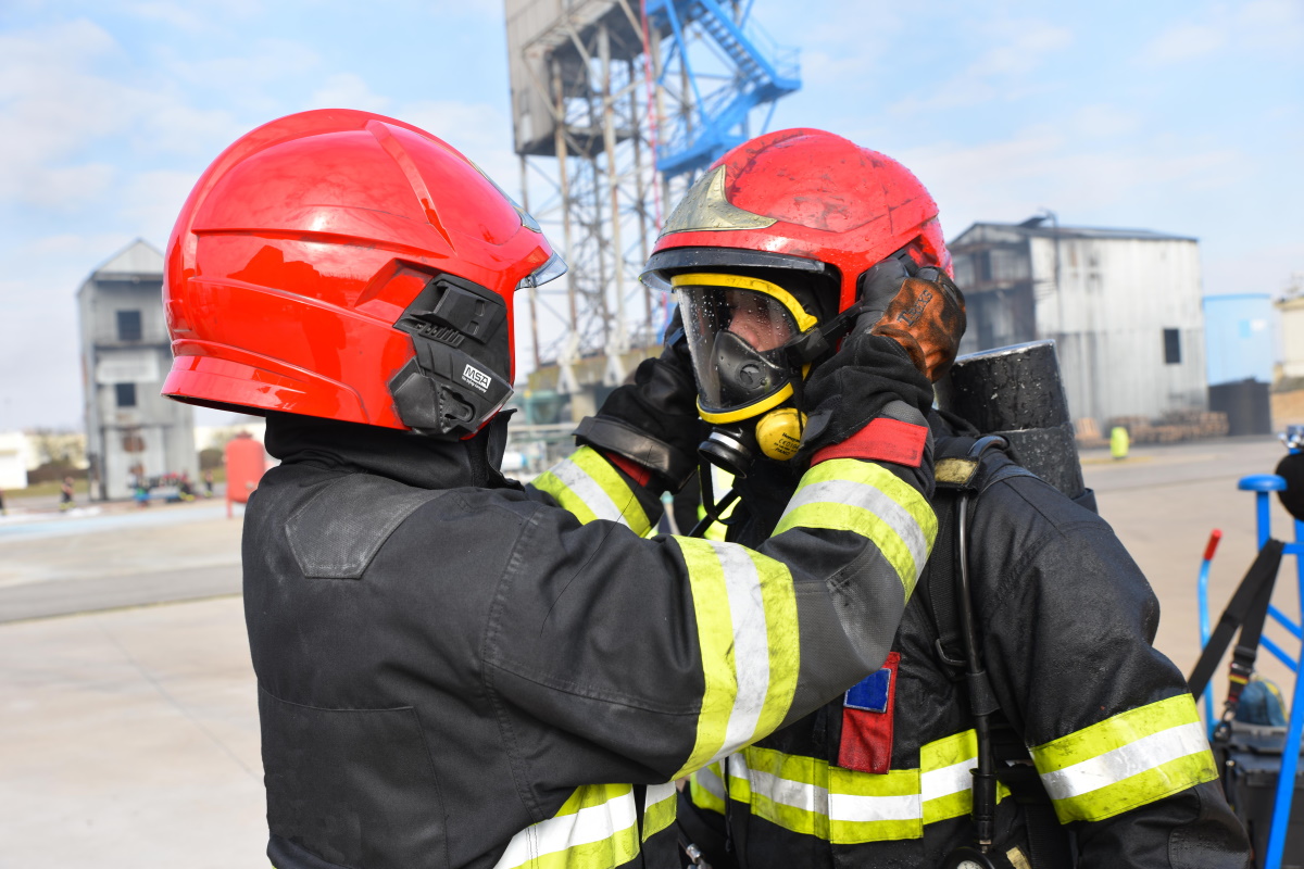 Port de l'ARI-Appareil respiratoire isolant - Crédit CNPP