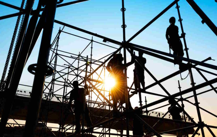 Ouvrier dans le secteur du bâtiment, un métier à hauts risques selon les inspecteurs du travail. Adobestock - Xy