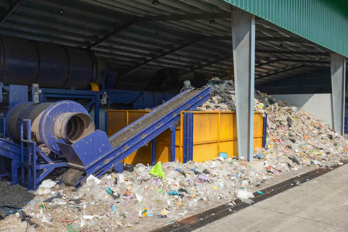 Installation de tri dans un stockage de déchets non dangereux. Crédit : Susarak – Adobestock Installation de tri dans un stockage de déchets non dangereux. Crédit : Susarak - Adobestock