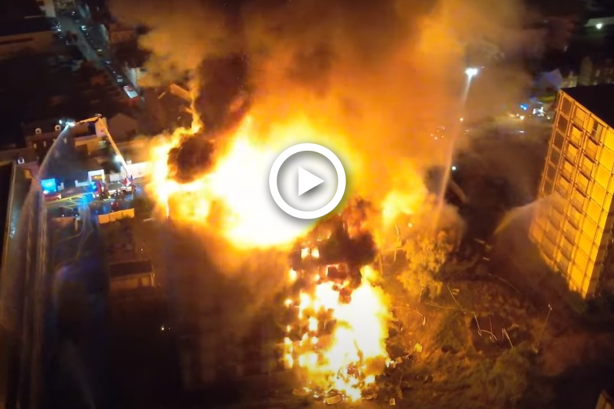 Extinction de l'incendie de deux immeubles désaffectés à Rouen. Capture Sdis76 _ YouTube.