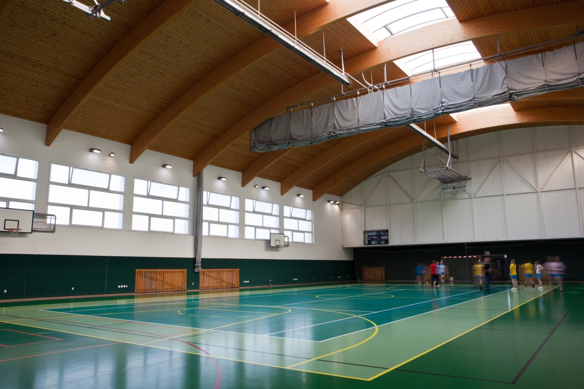 Gymnase/construction bois ERP. Crédit : lightpoet/AdobeStock Gymnase/construction bois ERP. Crédit : lightpoet/AdobeStock