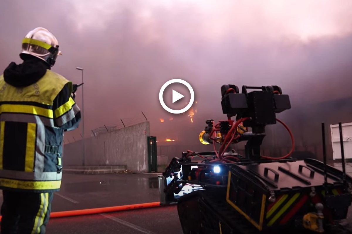 Le robot Colossus utilisé par les sapeurs-pompiers des Bouches-du-Rhône pour une intervention à Vitrolles. (Crédit capture POMPIERS13 _ YouTube).