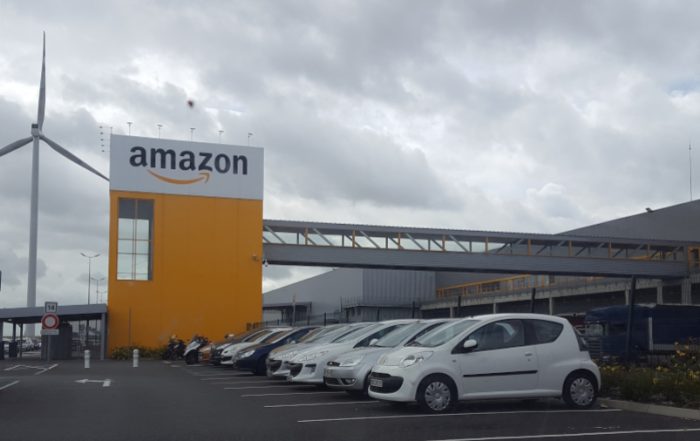 Entrepôt Amazon à Lauwin-Planque en 2016. Crédit Supporterhéninois/Wikimedia Commons