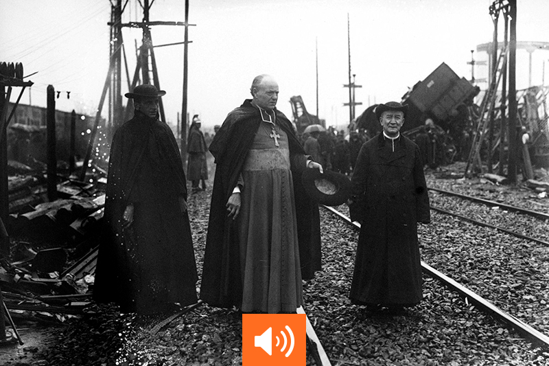 Catastrophe de Melun 1913, Monseigneur Marbeau, évêque de Meaux, sur les lieux de la catastrophe - Crédit: libre de droits