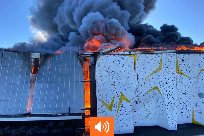 Incendie à Meyrin-Satigny (Suisse) - Le feu d'un ERP est parti en toiture - Crédit: Incendie Secours Genève